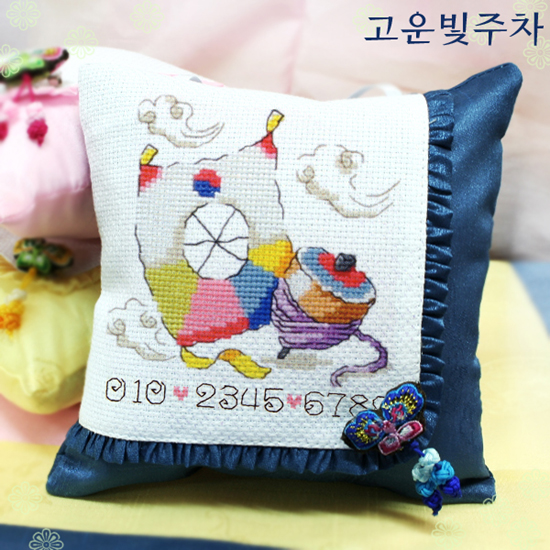 Sodastitch Indonesia CUS-YD-5120-1 - Blue Wrinkled Cushion With Pinned Butterfly