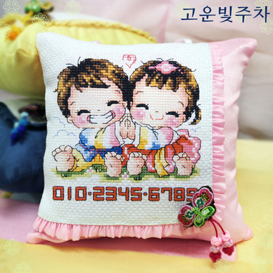 Sodastitch Indonesia CUS-YD-5120-2 - Pink Wrinkled Cushion With Pinned Butterfly