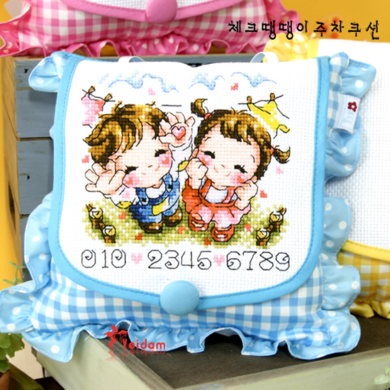 Sodastitch Indonesia CUS-YD-5551-3 - Blue Checked Wrinkled Cushion