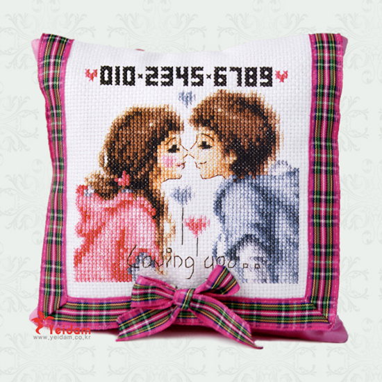 Sodastitch Indonesia CUS-YD-5607-1 - Pink Checked Motif Square Cushion With Ribbon