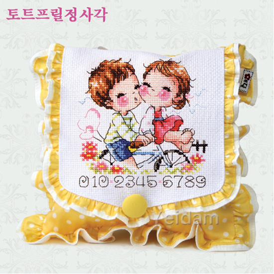 Sodastitch Indonesia CUS-YD-5626-1 - Yellow Polkadot Wrinkled Cushion